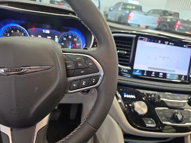 2024 Chrysler Pacifica Limited FWD