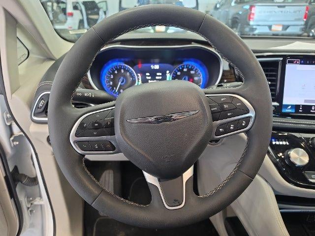2024 Chrysler Pacifica Limited FWD