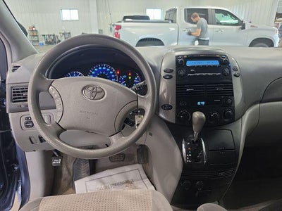 2007 Toyota Sienna 5dr 7-Passenger Van LE FWD (Natl)