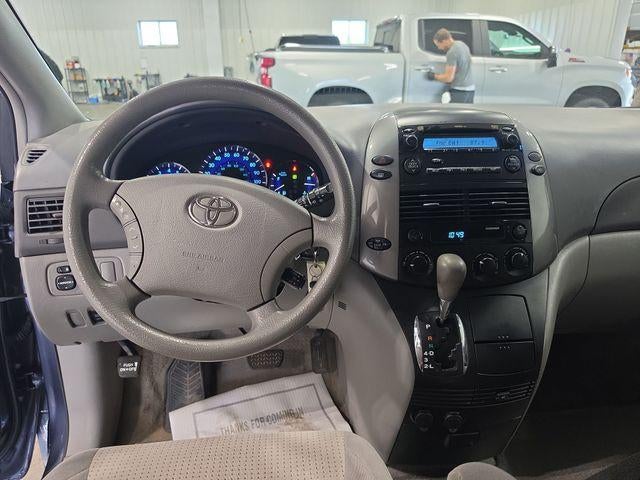 2007 Toyota Sienna 5dr 7-Passenger Van LE FWD (Natl)