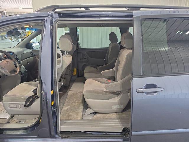 2007 Toyota Sienna 5dr 7-Passenger Van LE FWD (Natl)