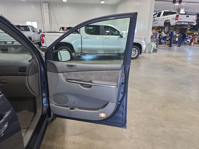 2007 Toyota Sienna 5dr 7-Passenger Van LE FWD (Natl)