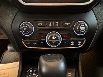 2021 Jeep Cherokee Trailhawk w/ Technology & Comfort Group
