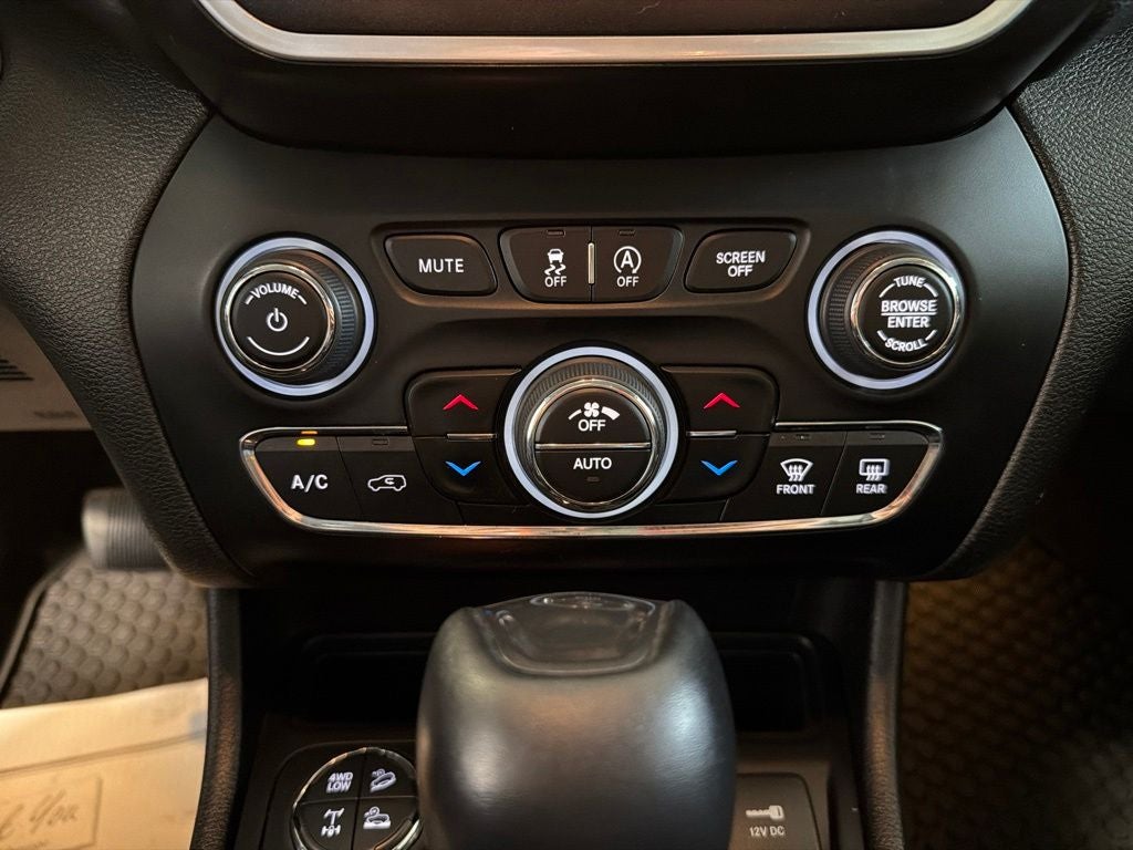 2021 Jeep Cherokee Trailhawk w/ Technology & Comfort Group