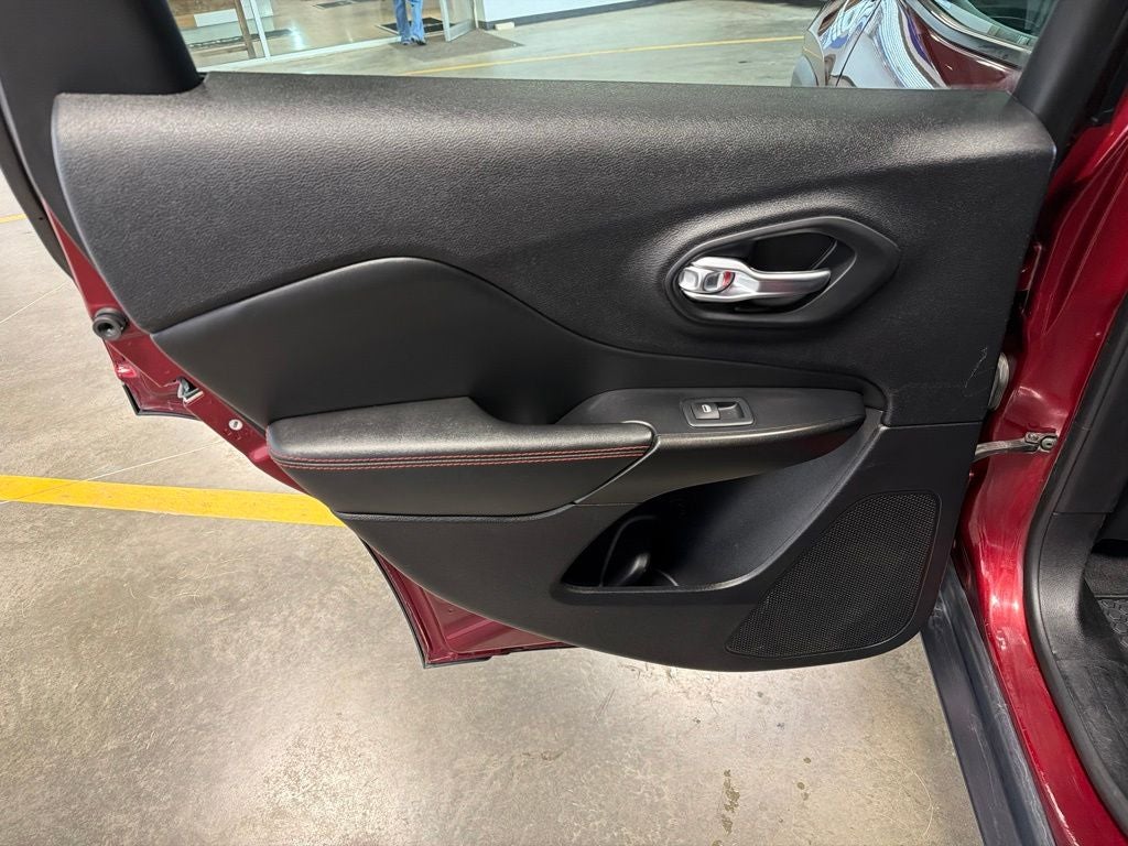 2021 Jeep Cherokee Trailhawk w/ Technology & Comfort Group
