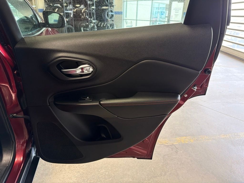 2021 Jeep Cherokee Trailhawk w/ Technology & Comfort Group