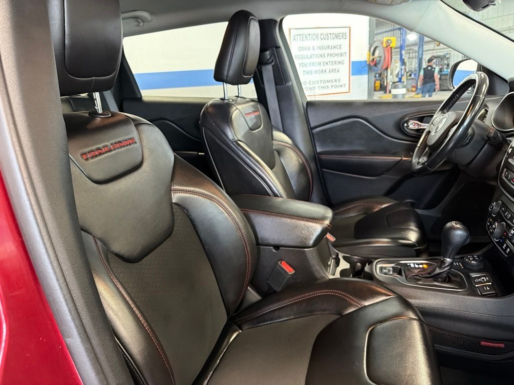 2021 Jeep Cherokee Trailhawk w/ Technology & Comfort Group