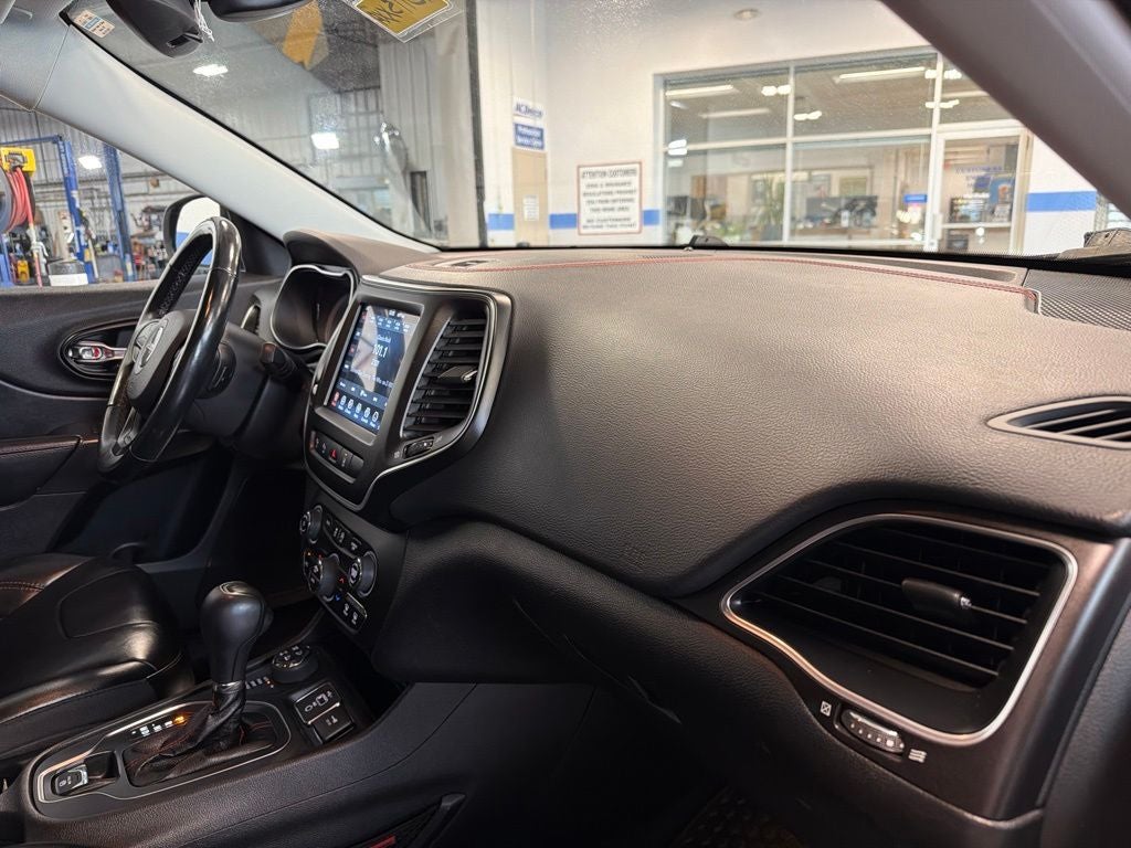 2021 Jeep Cherokee Trailhawk w/ Technology & Comfort Group