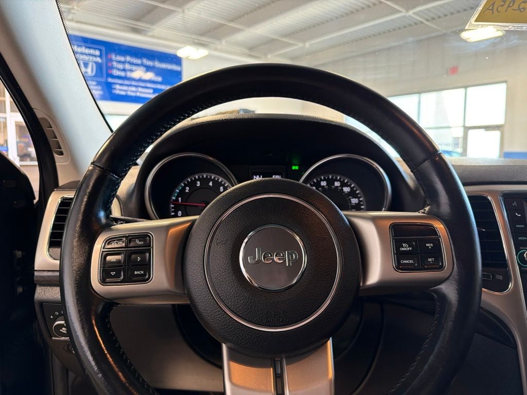 2013 Jeep Grand Cherokee Laredo 26X w/ Nav & Tow Group