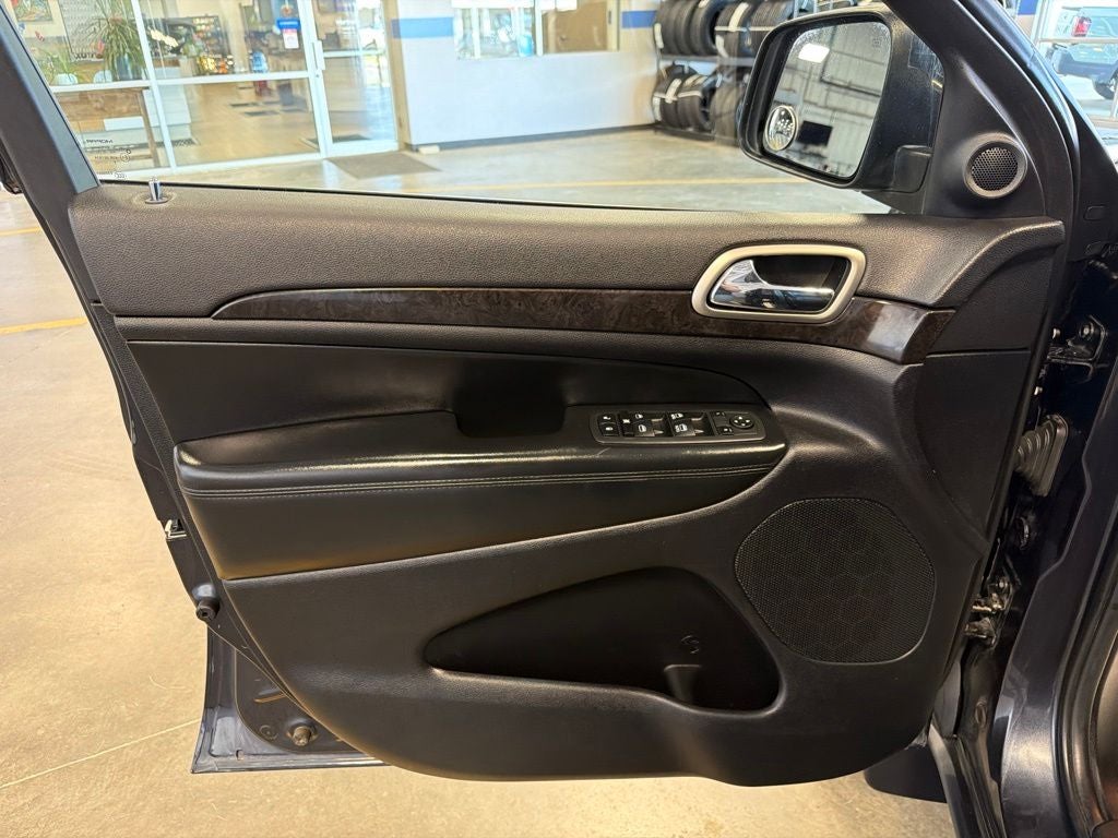2013 Jeep Grand Cherokee Laredo 26X w/ Nav & Tow Group