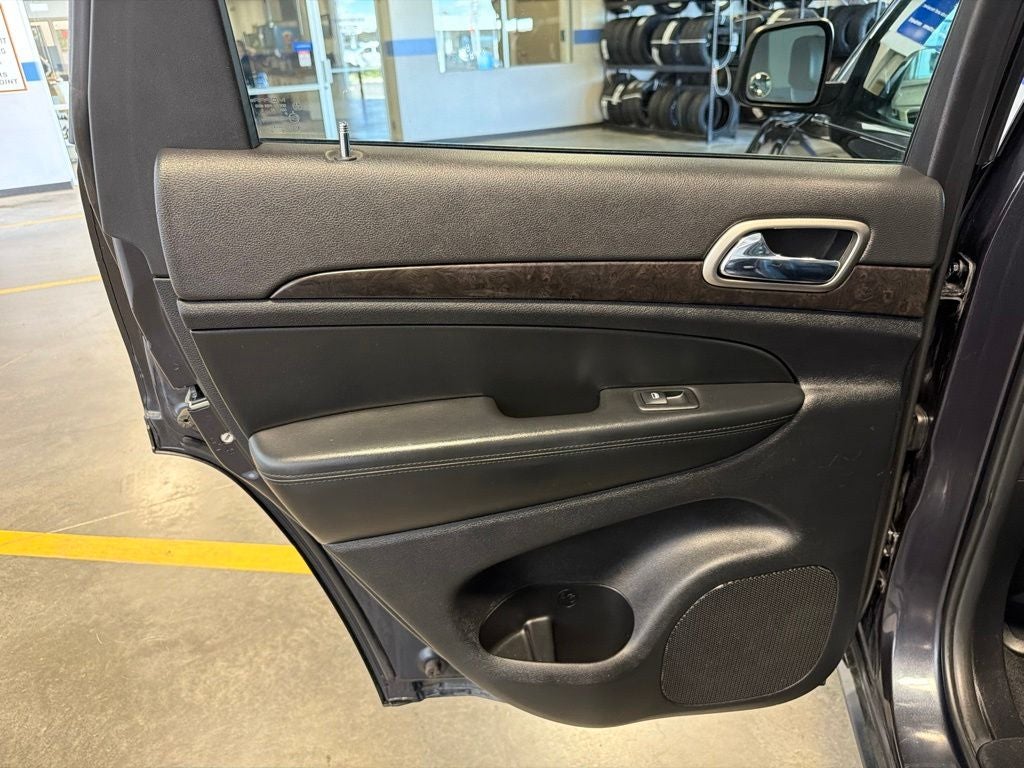 2013 Jeep Grand Cherokee Laredo 26X w/ Nav & Tow Group