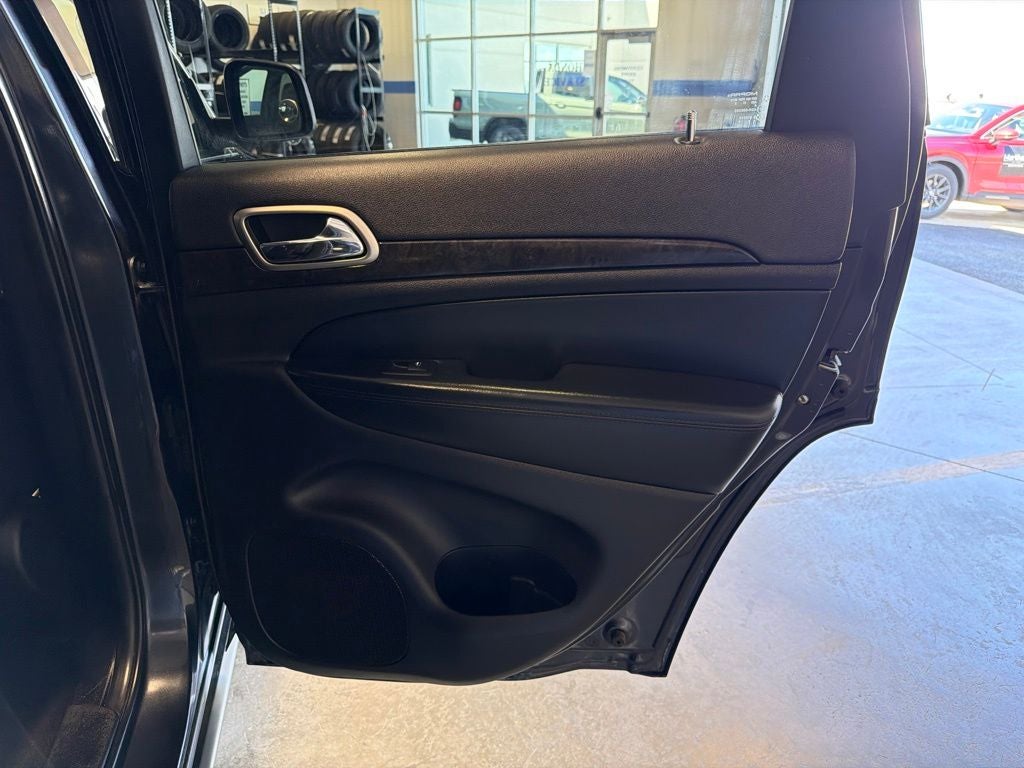 2013 Jeep Grand Cherokee Laredo 26X w/ Nav & Tow Group