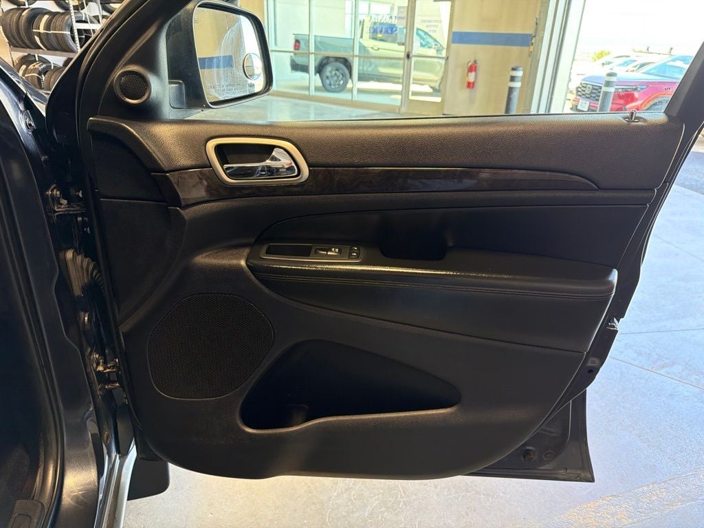 2013 Jeep Grand Cherokee Laredo 26X w/ Nav & Tow Group