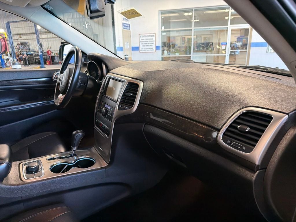 2013 Jeep Grand Cherokee Laredo 26X w/ Nav & Tow Group