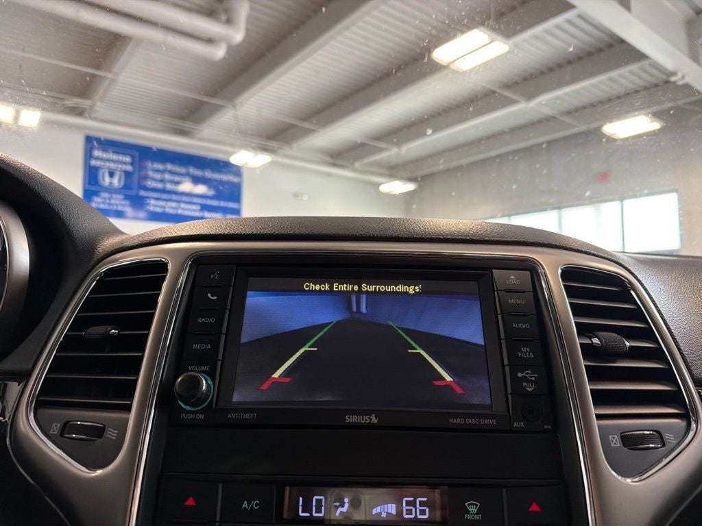 2013 Jeep Grand Cherokee Laredo 26X w/ Nav & Tow Group