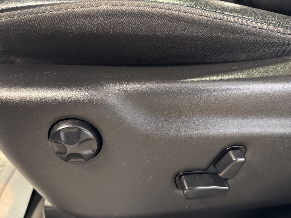 2019 Jeep Grand Cherokee Limited w/ Luxury Group II