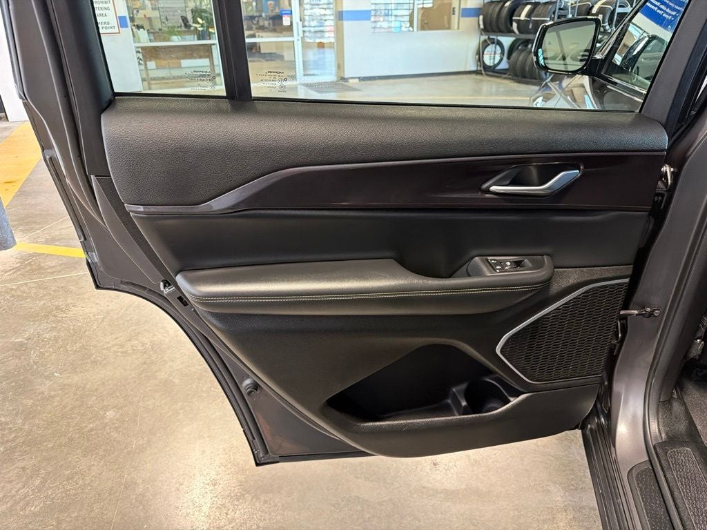 2022 Jeep Grand Cherokee L Altitude Appearance Pkg