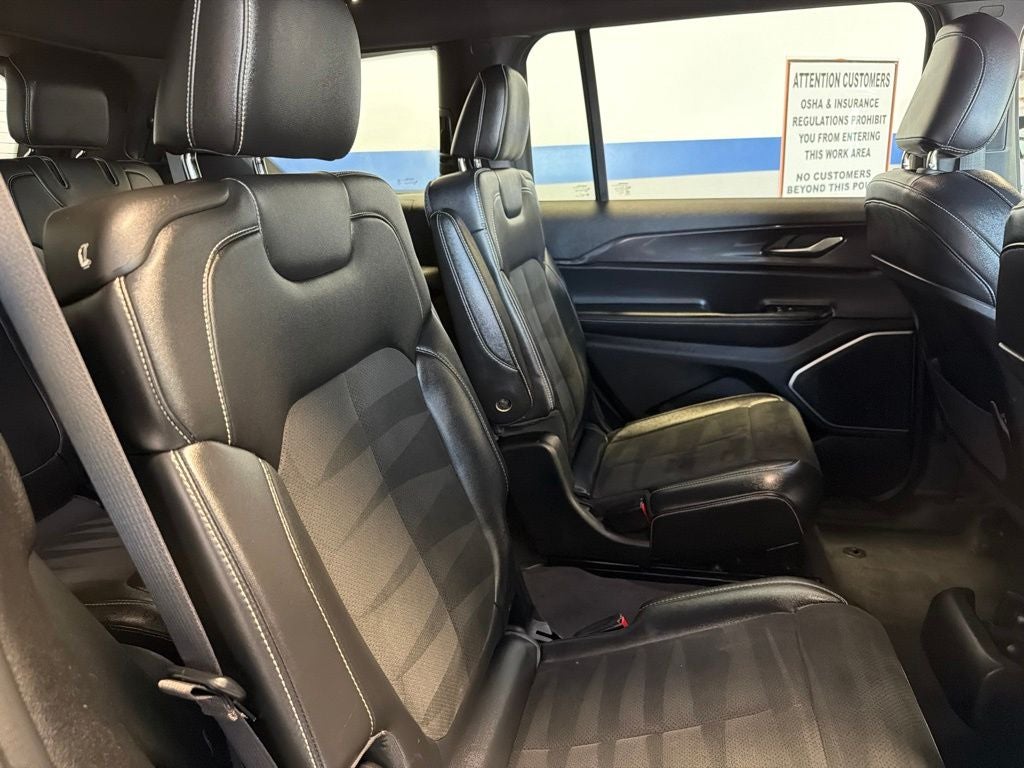 2022 Jeep Grand Cherokee L Altitude Appearance Pkg