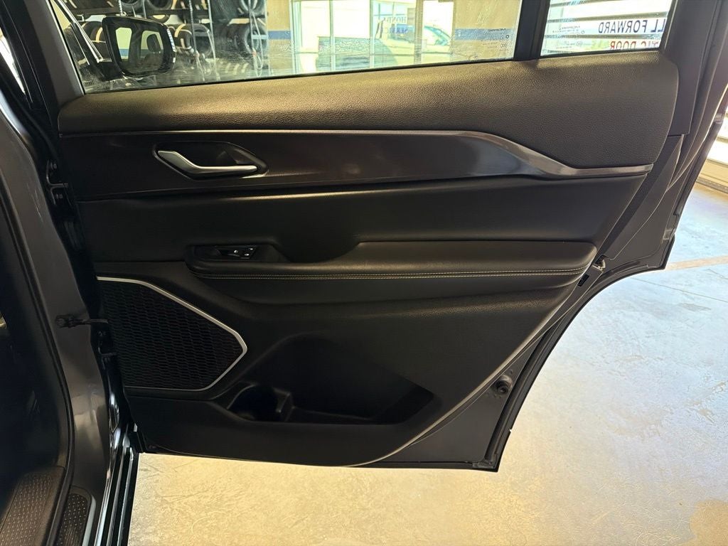 2022 Jeep Grand Cherokee L Altitude Appearance Pkg