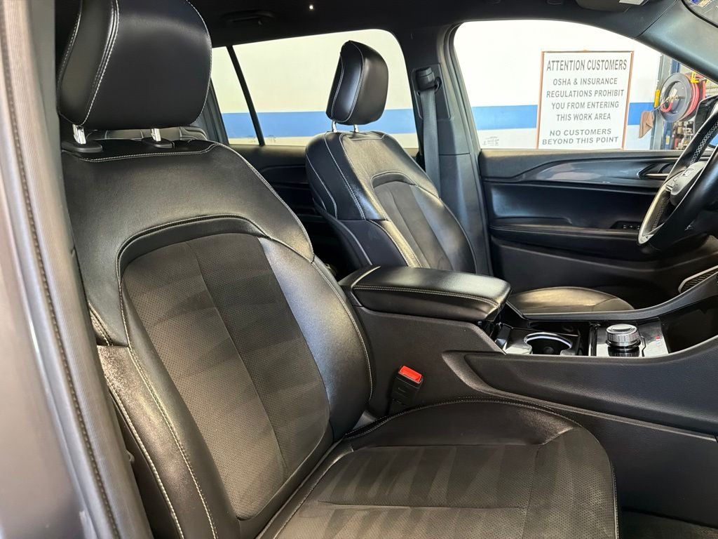 2022 Jeep Grand Cherokee L Altitude Appearance Pkg