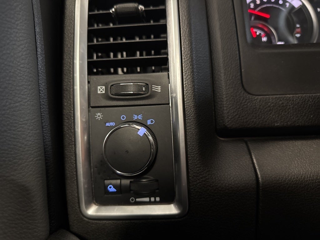 2023 RAM 1500 Classic SLT 29G w/ Trailer & Electronics Group