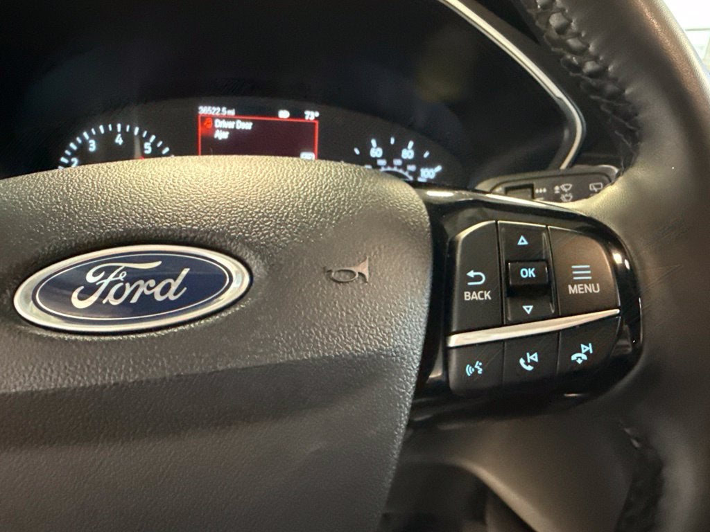 2022 Ford Escape SE w/ Convenience & Cold Weather Pkg