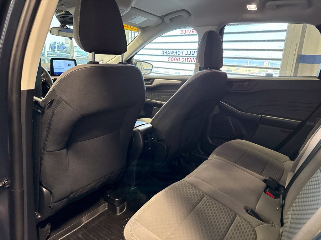 2022 Ford Escape SE w/ Convenience & Cold Weather Pkg