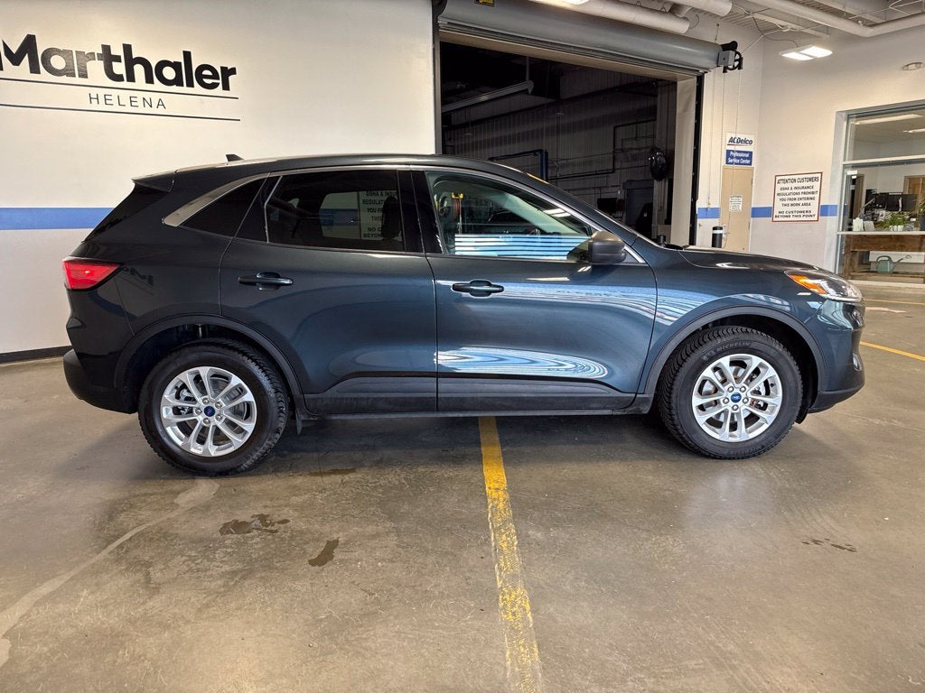 2022 Ford Escape SE w/ Convenience & Cold Weather Pkg