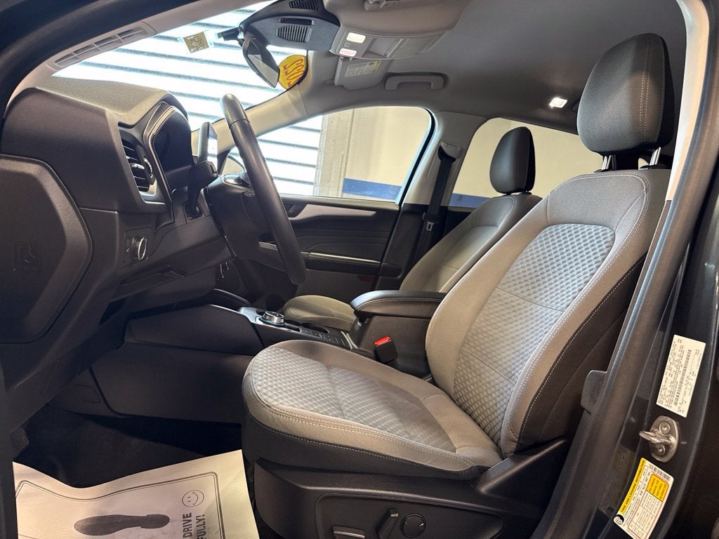 2022 Ford Escape SE w/ Convenience & Cold Weather Pkg