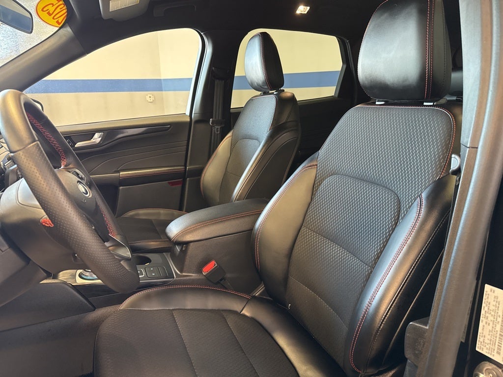 2025 Ford Escape ST-Line AWD w/ BLIS