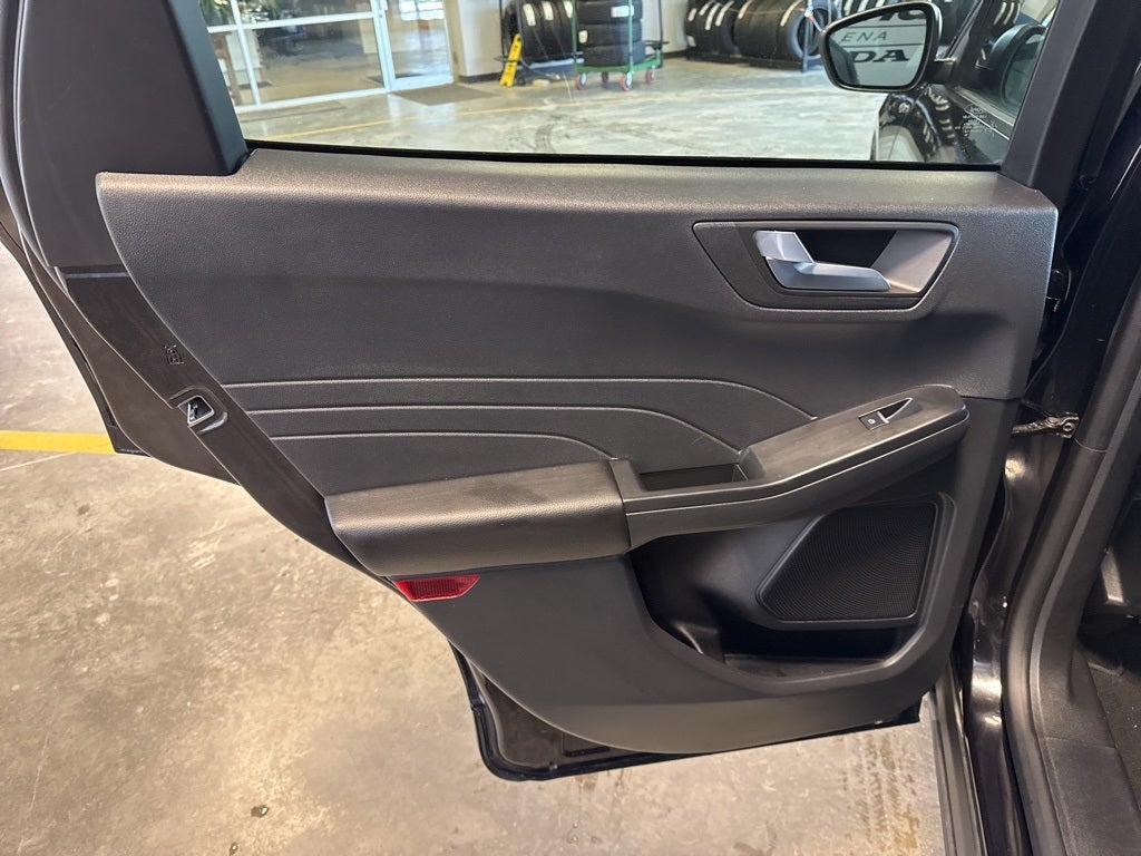 2025 Ford Escape ST-Line AWD w/ BLIS