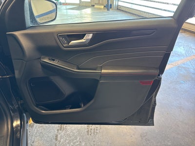 2025 Ford Escape ST-Line AWD w/ BLIS