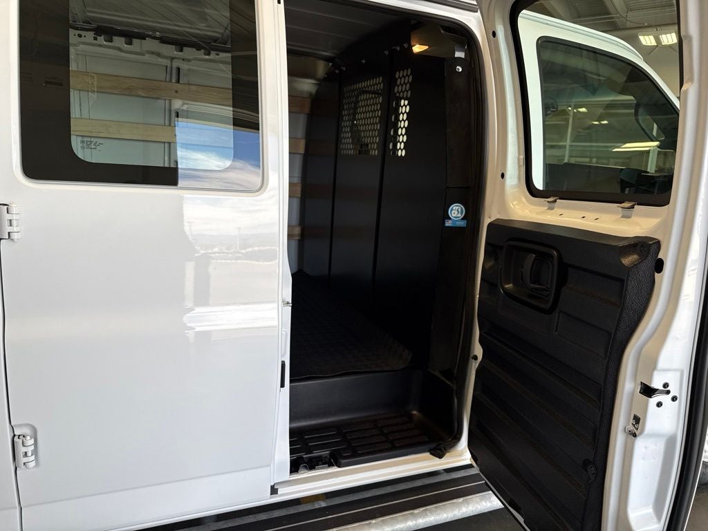 2025 Chevrolet Express 2500 Work Van Cargo