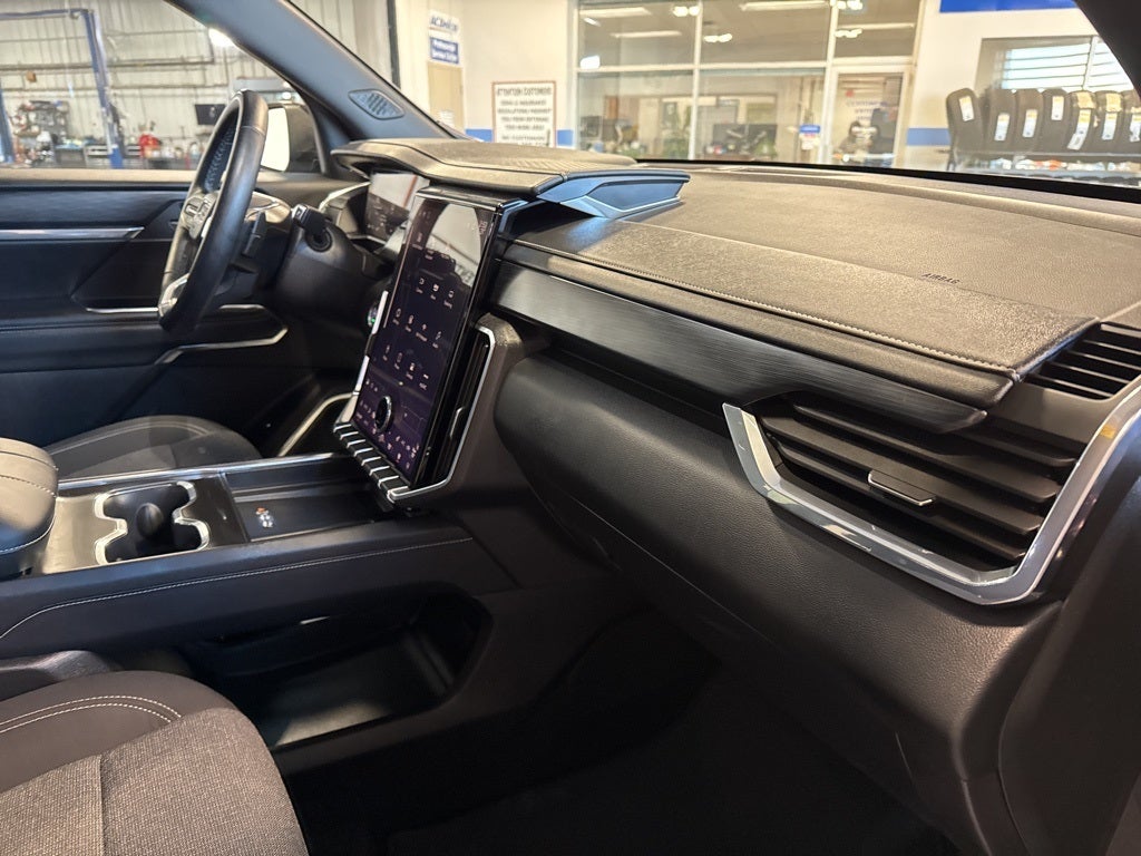 2025 GMC Acadia Elevation w/ Assisted Driving & Driver Convenience