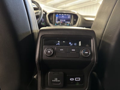 2023 GMC Acadia SLT AWD w/ Driver Convenience Pkg
