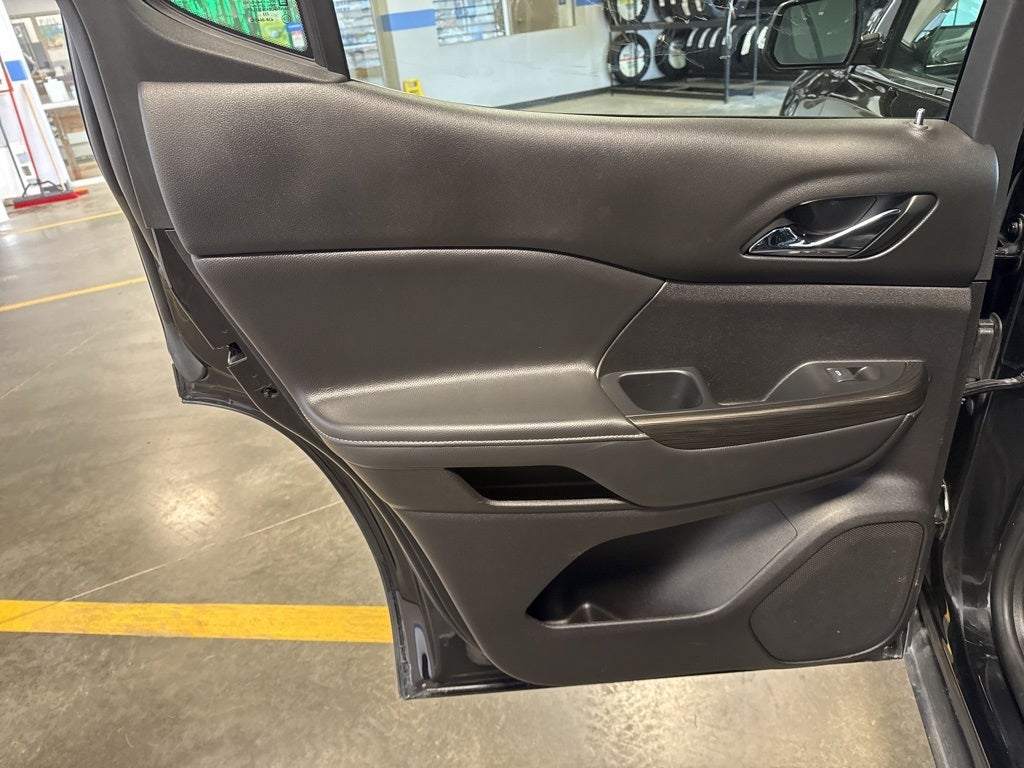 2023 GMC Acadia SLT AWD w/ Driver Convenience Pkg