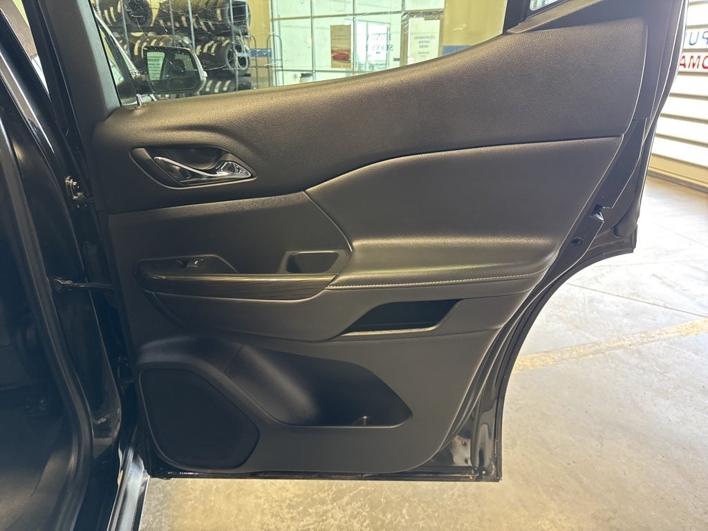 2023 GMC Acadia SLT AWD w/ Driver Convenience Pkg