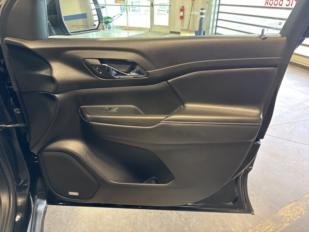 2023 GMC Acadia SLT AWD w/ Driver Convenience Pkg