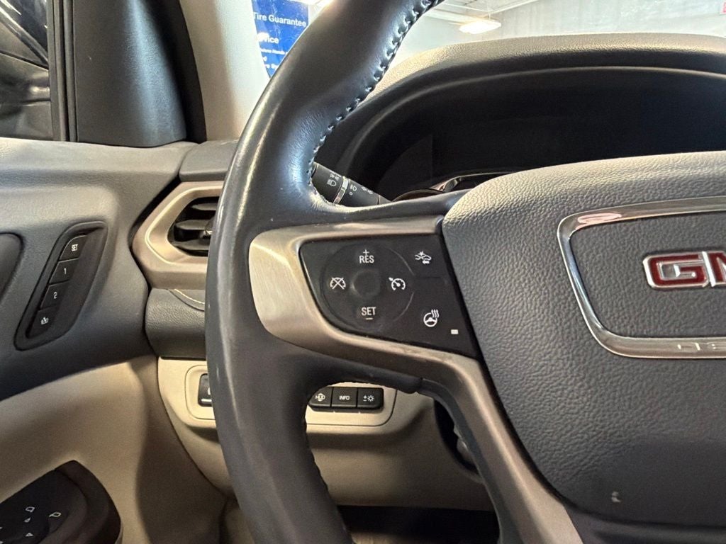 2021 GMC Acadia Denali w/ Dual Moonroof