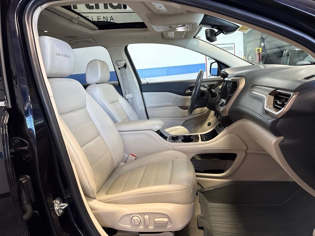2021 GMC Acadia Denali w/ Dual Moonroof