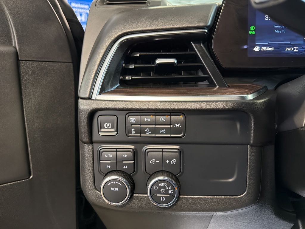 2025 Chevrolet Suburban Z71 w/ Adaptive Cruise