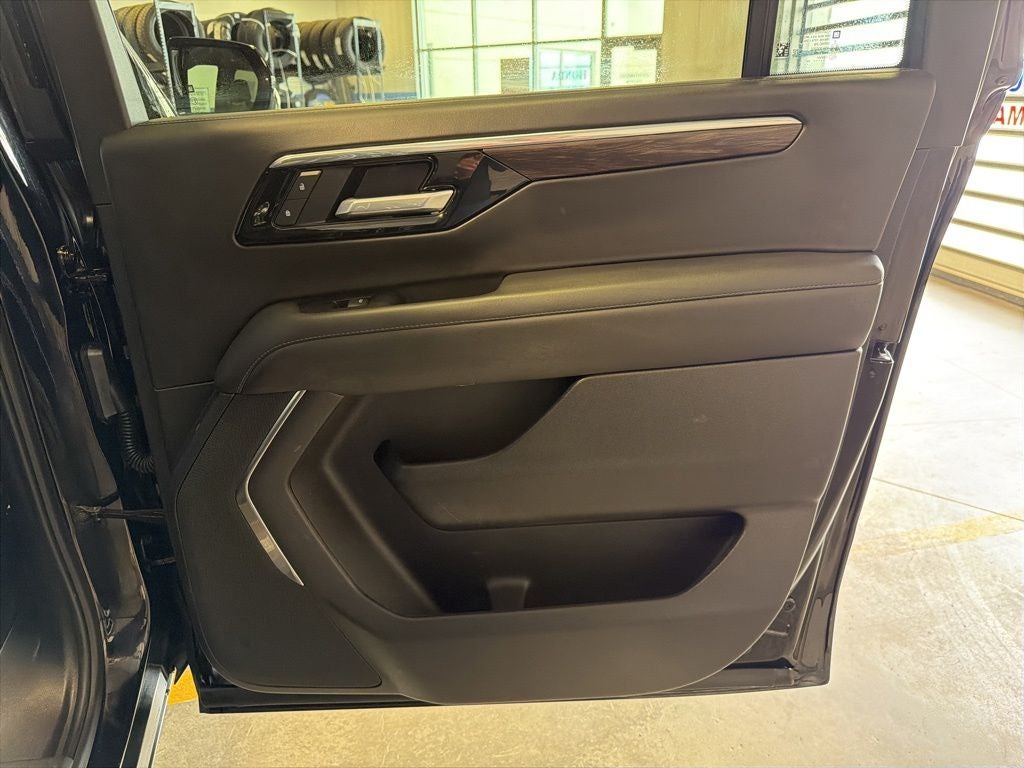 2025 Chevrolet Suburban Z71 w/ Adaptive Cruise