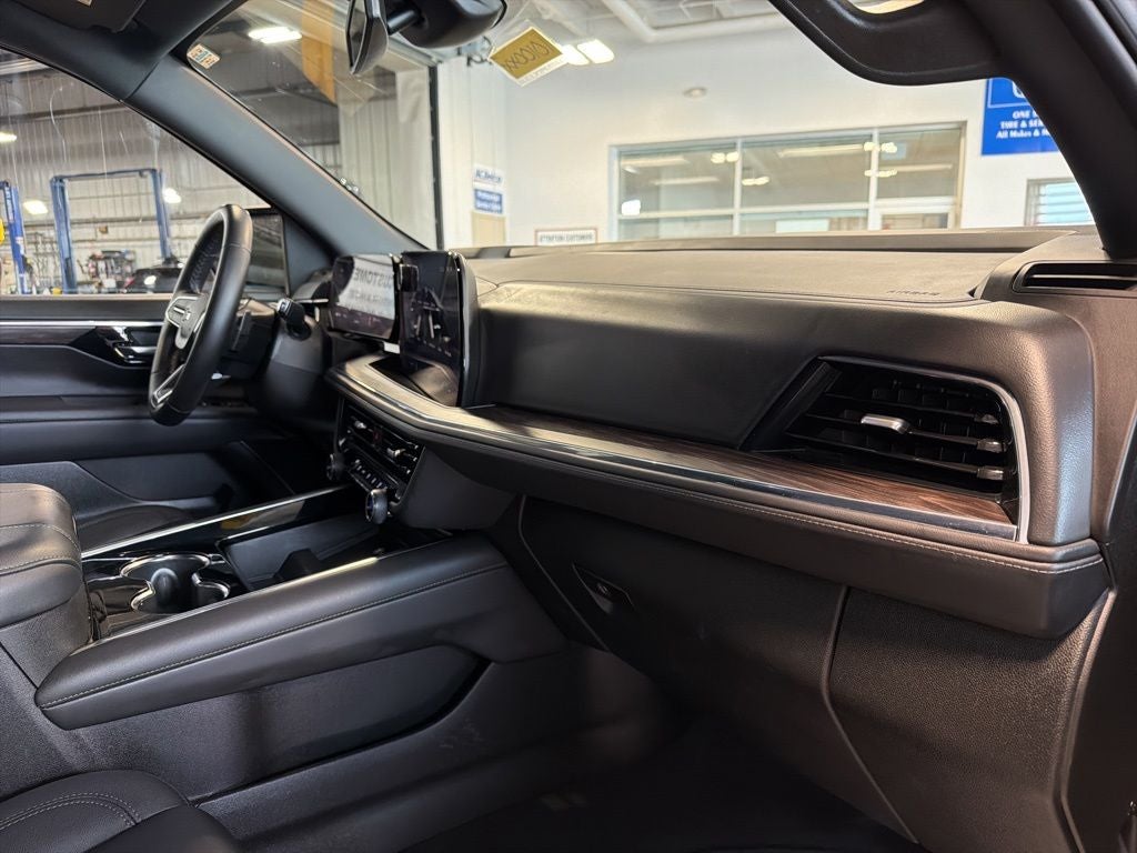 2025 Chevrolet Suburban Z71 w/ Adaptive Cruise