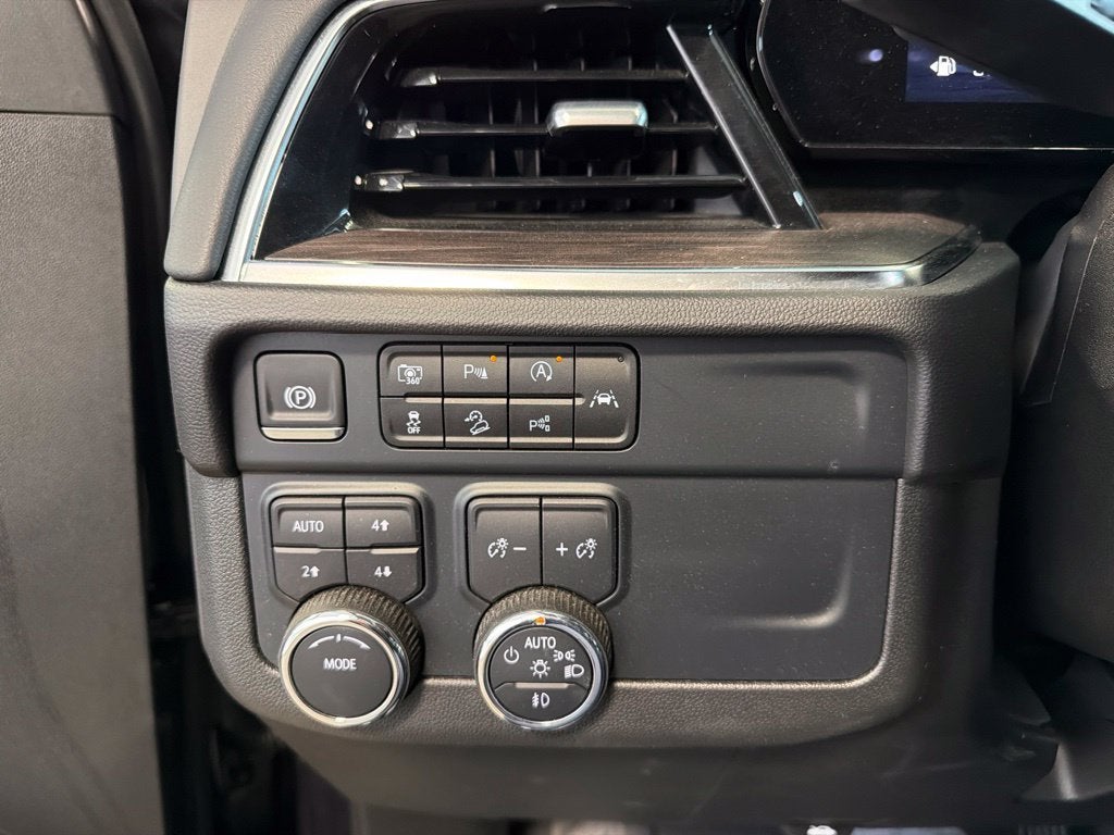 2025 Chevrolet Suburban Z71 8 Passenger w/ Adaptive Cruise