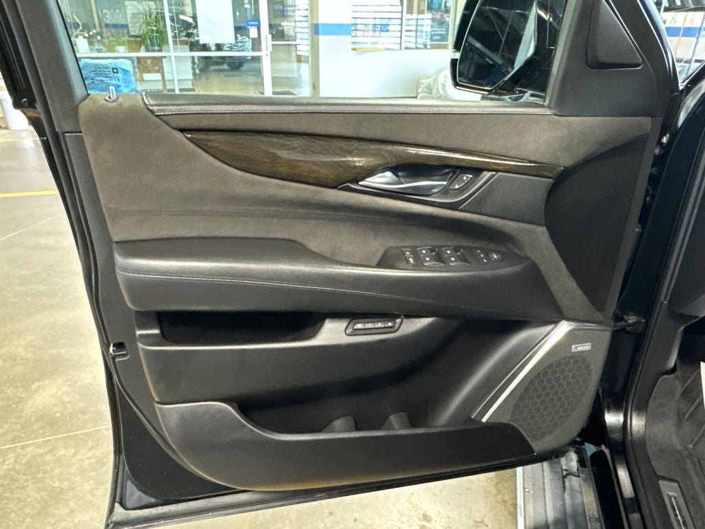 2017 Cadillac Escalade Platinum Edition w/ Driver Assist