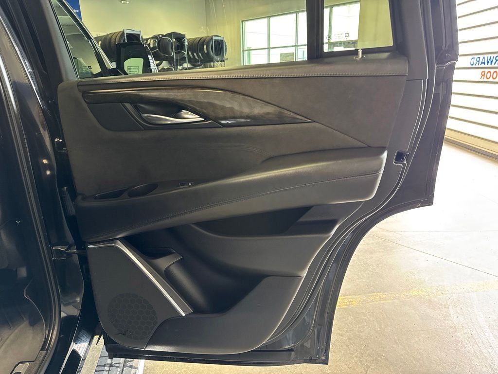 2017 Cadillac Escalade Platinum Edition w/ Driver Assist