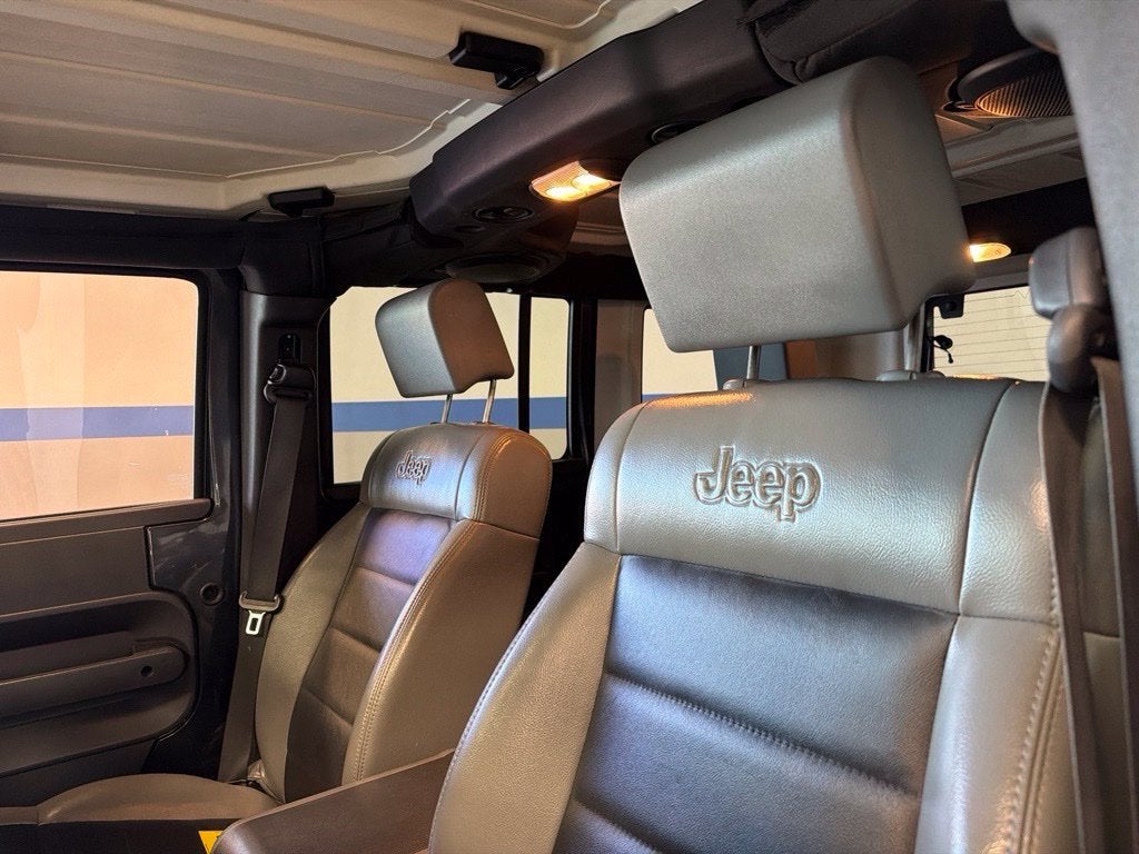 2010 Jeep Wrangler Unlimited Sahara 24G w/ Hardtop & Leather