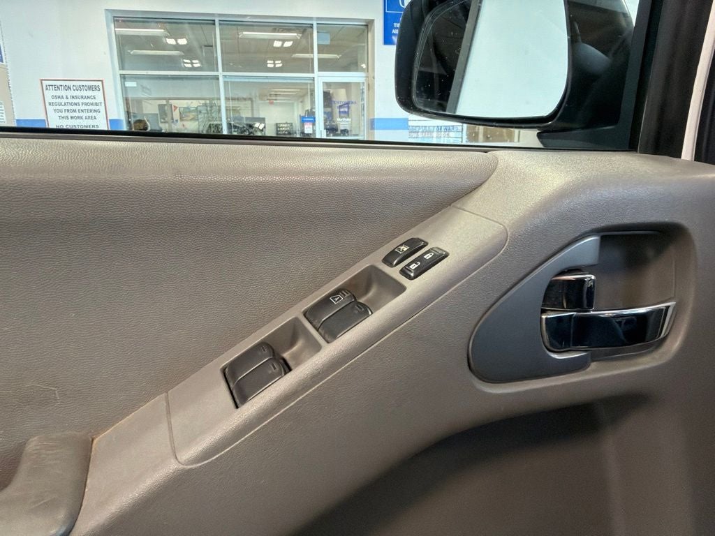 2011 Nissan Frontier SV Premium Utility Pkg