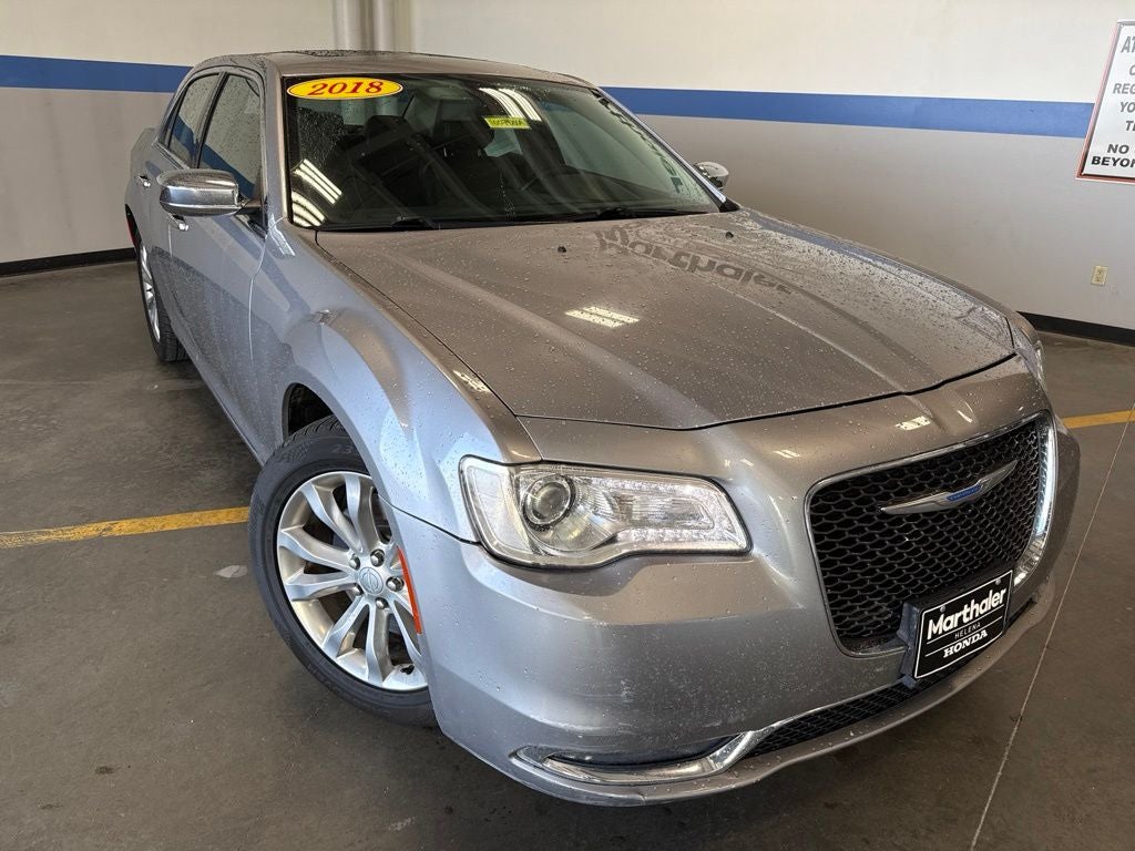 2018 Chrysler 300 Limited AWD w/ Nav & Panorama Roof