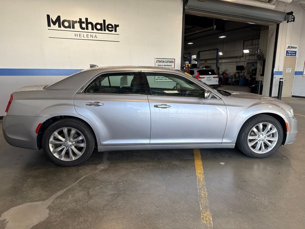 2018 Chrysler 300 Limited AWD w/ Nav & Panorama Roof